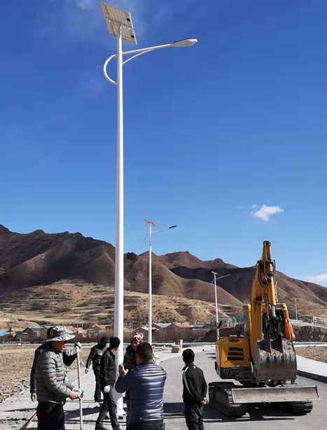 甘南碌曲10米玛多太阳能路灯项目