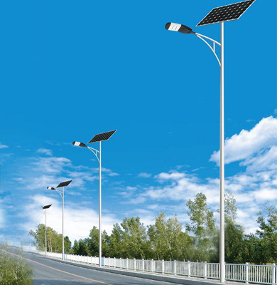 1742828123952659.jpg 玛多太阳能路灯.jpg