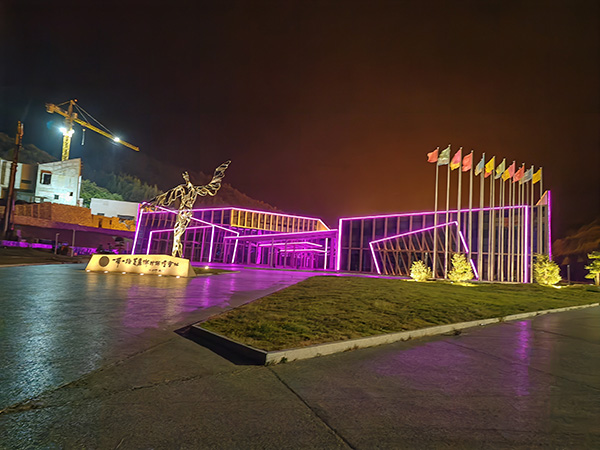 城市亮化是现代城市建设的重要组成部分，它不仅可以美化城市的夜景，还能提升城市的整体形象。随着科技的不断进步，城市亮化也得到了更多的关注和创新。本文将介绍一些关于城市亮化的创意和技术，帮助读者了解玛多城市亮化的重要性以及如何进行玛多城市亮化的规划和实施。